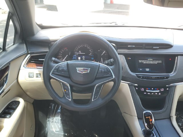 Certified 2017 Cadillac XT5 Luxury w/ Driver Awareness Package AWD/4WD image 18