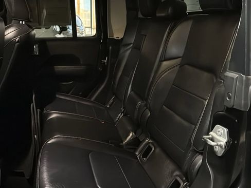 Used 2020 Jeep Gladiator Overland AWD/4WD image 15