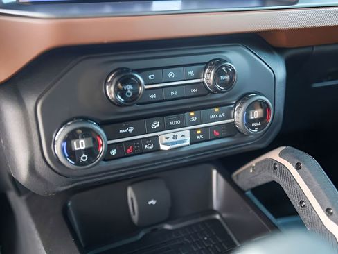 Used 2024 Ford Bronco Outer Banks AWD/4WD image 21
