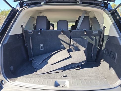 Used 2024 Nissan Pathfinder SV image 16