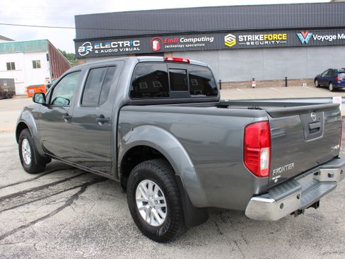 Used 2017 Nissan Frontier SV w/ SV Value Truck Package AWD/4WD image 3