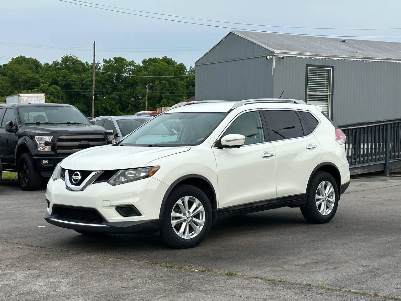 Used 2015 Nissan Rogue SV w/ SV Premium Package FWD image 1