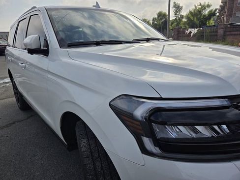 Used 2024 Ford Expedition Limited AWD/4WD image 3