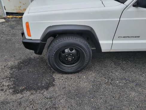 Used 1998 Jeep Cherokee SE image 23