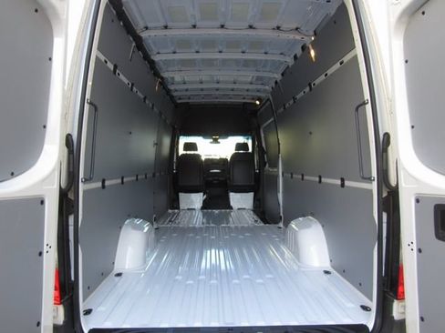 Used 2025 Mercedes-Benz Sprinter 2500 image 20