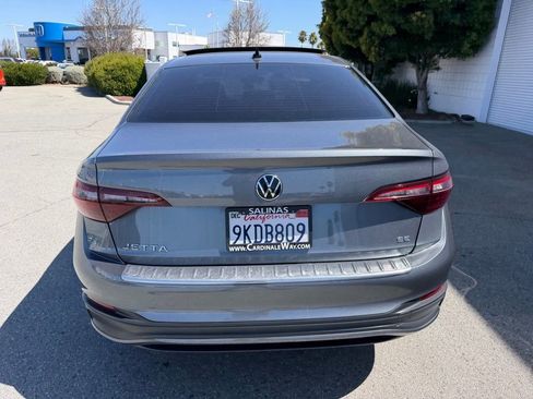 Used 2024 Volkswagen Jetta SE FWD image 5