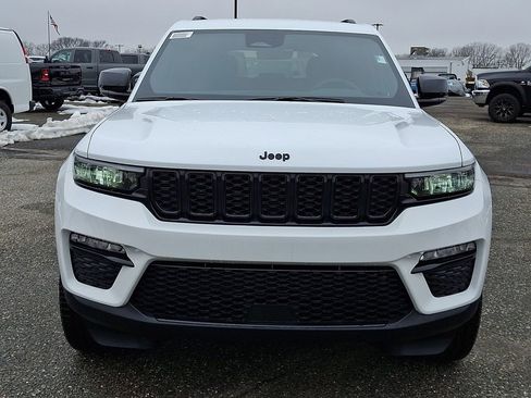 New 2025 Jeep Grand Cherokee Limited w/ Black Appearance Package AWD/4WD image 2