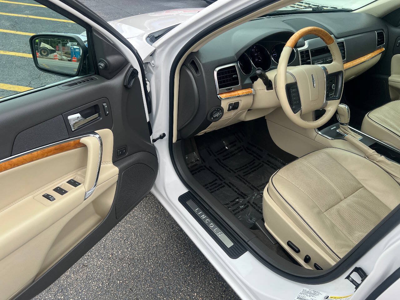 Used 2010 Lincoln MKZ FWD image 16