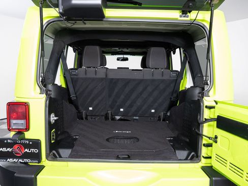 Used 2016 Jeep Wrangler Unlimited Sahara w/ Connectivity Group image 19