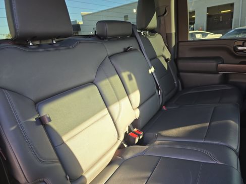 Used 2022 GMC Sierra 2500 SLT w/ X31 Off-Road Package image 11