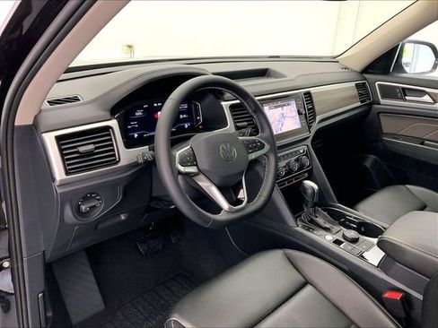 Certified 2023 Volkswagen Atlas SEL AWD/4WD image 4