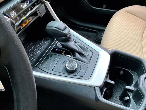 Used 2023 Toyota RAV4 LE image 15