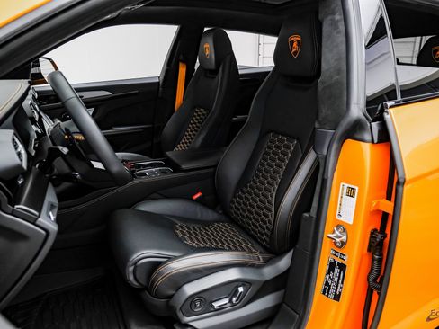 Used 2024 Lamborghini Urus S image 40