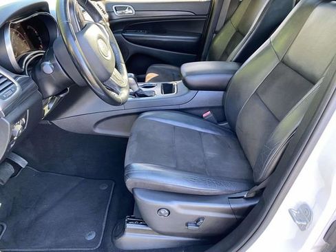 Used 2020 Jeep Grand Cherokee Altitude image 18