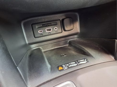Used 2020 Chevrolet Equinox Premier FWD image 27