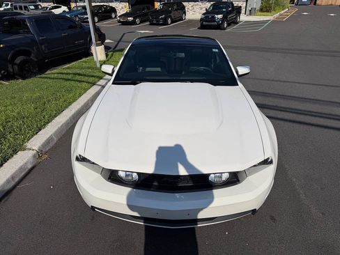 Used 2010 Ford Mustang GT RWD image 9