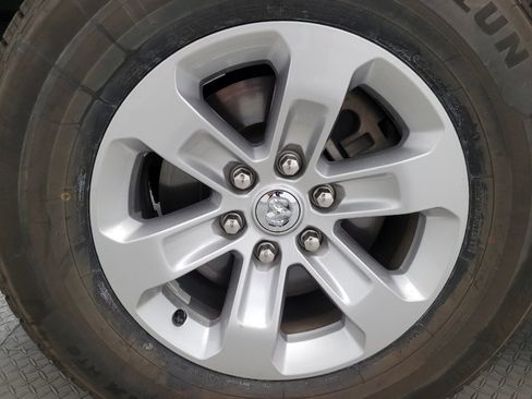 Used 2019 RAM 1500 Laramie RWD image 31