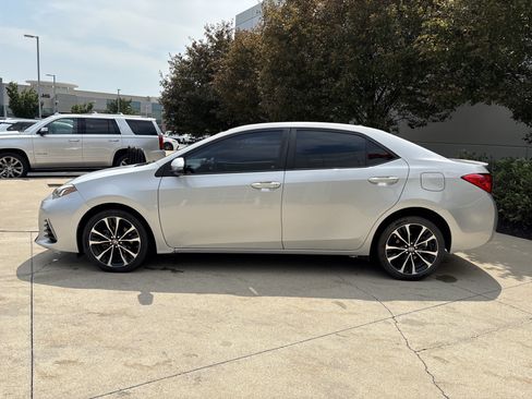 Used 2017 Toyota Corolla SE w/ SE Premium Package FWD image 9