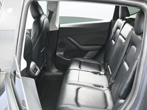 Used 2022 Tesla Model Y Long Range image 38