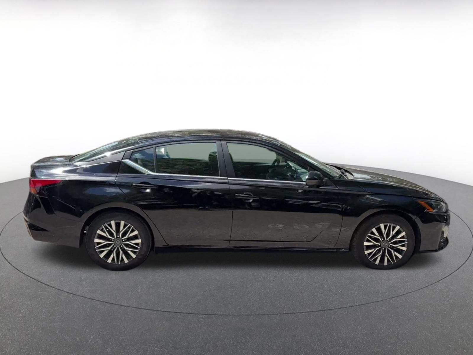 Used 2026 Nissan Altima 2.5 SV FWD image 15