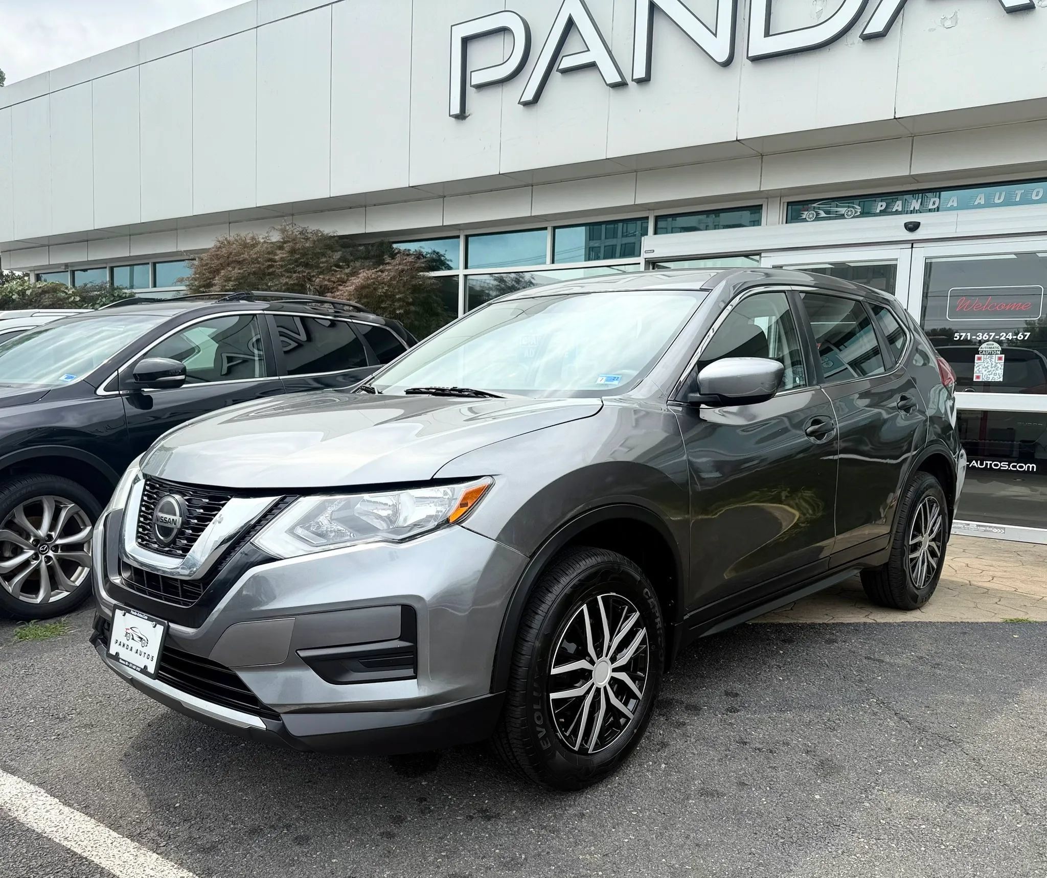 Used 2018 Nissan Rogue S AWD/4WD image 3
