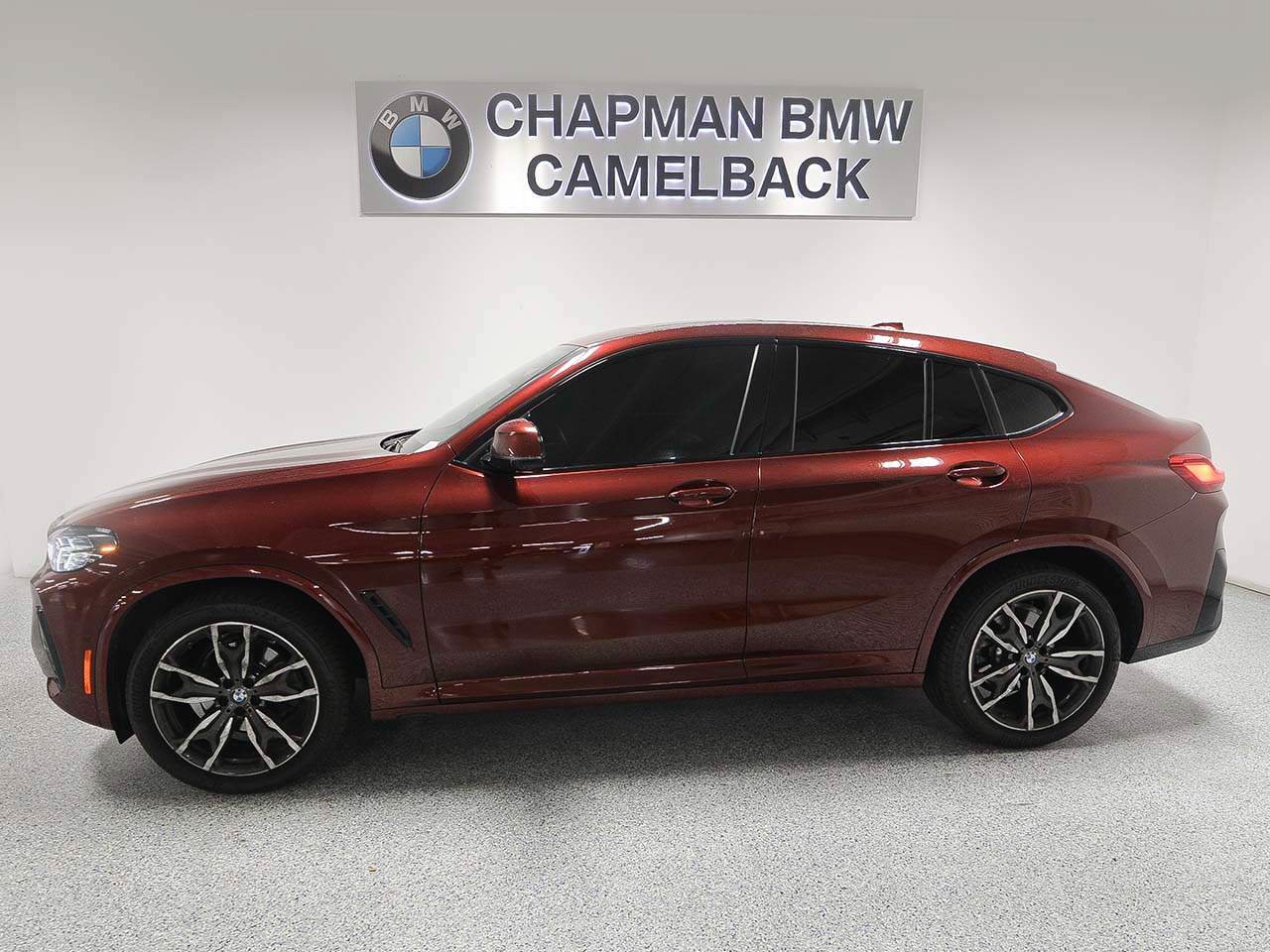 Used 2025 BMW X4 xDrive30i w/ M Sport Package AWD/4WD image 3