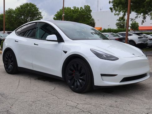Used 2023 Tesla Model Y Performance AWD/4WD image 2