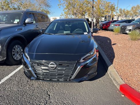 Used 2025 Nissan Altima 2.5 S image 2