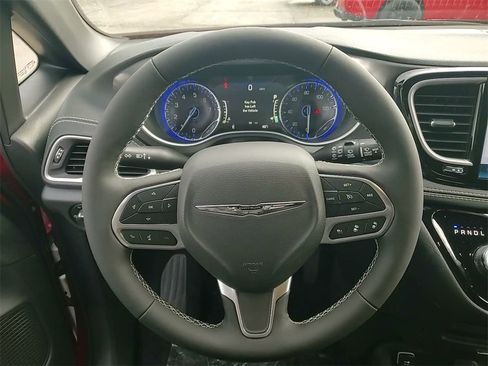 New 2026 Chrysler Pacifica Select image 24