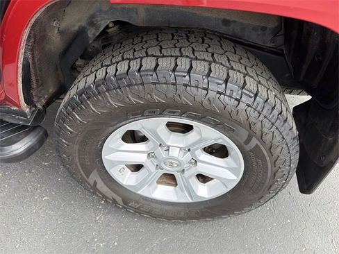 Used 2015 Toyota 4Runner Limited image 12