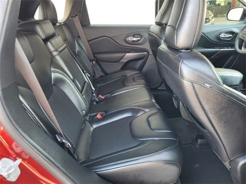 Certified 2019 Jeep Cherokee Latitude Plus w/ Comfort/Convenience Group image 14