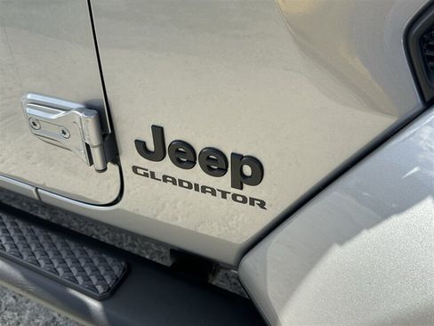 Used 2021 Jeep Gladiator Sport AWD/4WD image 24