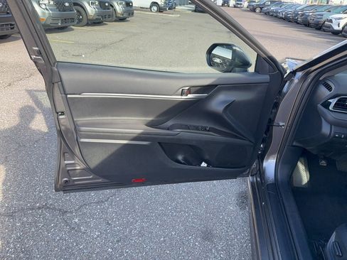 Used 2023 Toyota Camry SE image 8