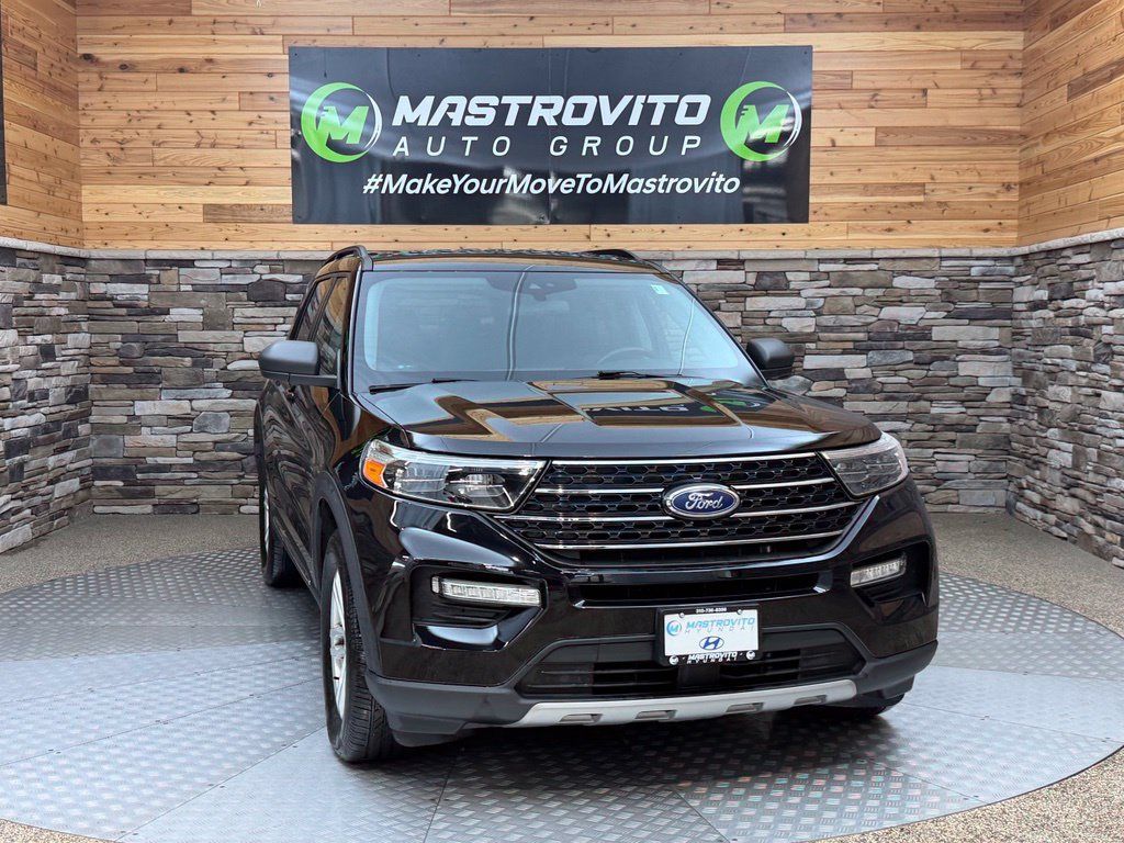 Used 2020 Ford Explorer XLT w/ Equipment Group 202A AWD/4WD image 3
