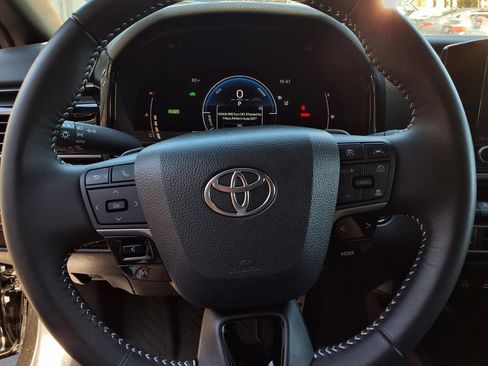 Certified 2025 Toyota Camry SE FWD image 14