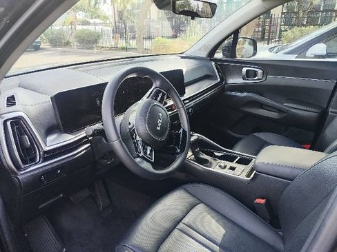 Certified 2025 Kia Sorento S w/ Panoramic Sunroof Package FWD image 16