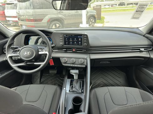 New 2026 Hyundai Elantra SE image 11