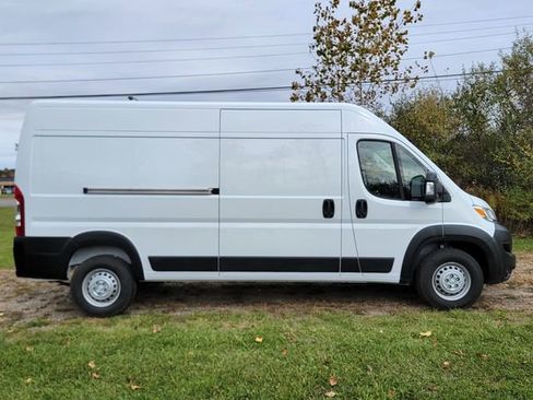New 2025 RAM ProMaster 2500 w/ Convenience Group image 3