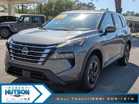 Used 2024 Nissan Rogue SV AWD/4WD image 2