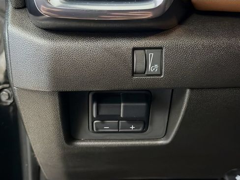 Used 2024 GMC Canyon AT4 w/ Technology Package AWD/4WD image 12