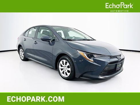 Used 2025 Toyota Corolla LE image 1