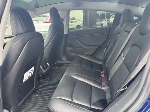 Used 2018 Tesla Model 3 Long Range image 13