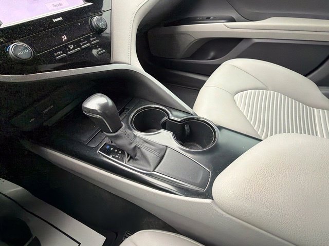 Used 2020 Toyota Camry SE FWD image 31