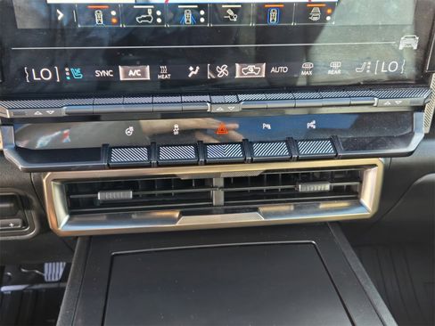 Used 2024 GMC Hummer EV 3X image 18