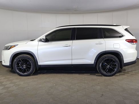 Used 2019 Toyota Highlander SE AWD/4WD image 16