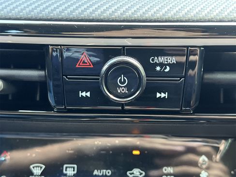 New 2025 Nissan Kicks SR image 6