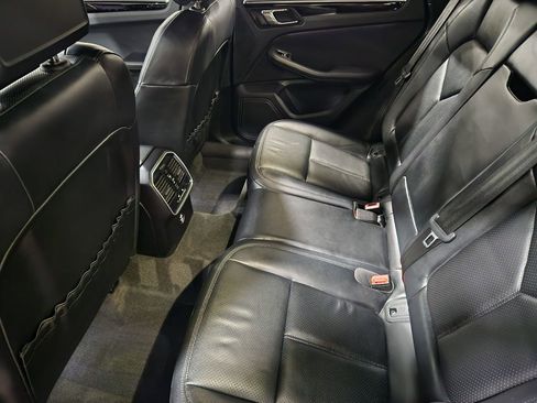 Used 2023 Porsche Macan S image 50