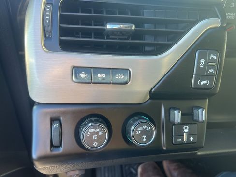 Used 2019 GMC Yukon XL Denali image 33