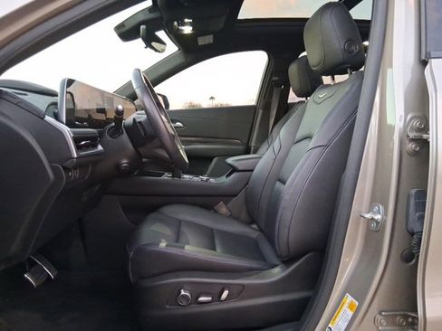 Used 2024 Cadillac XT4 Sport w/ Technology Package image 16