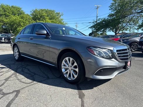 Used 2017 Mercedes-Benz E 300 4MATIC image 3